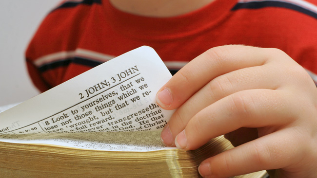 563117-child-bible-school